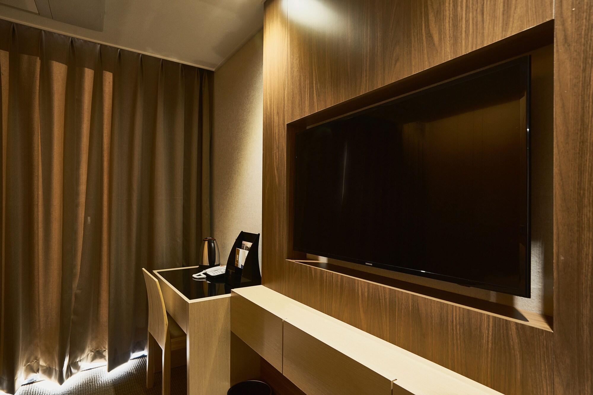 Hotel Royal Emporium Airport 4*