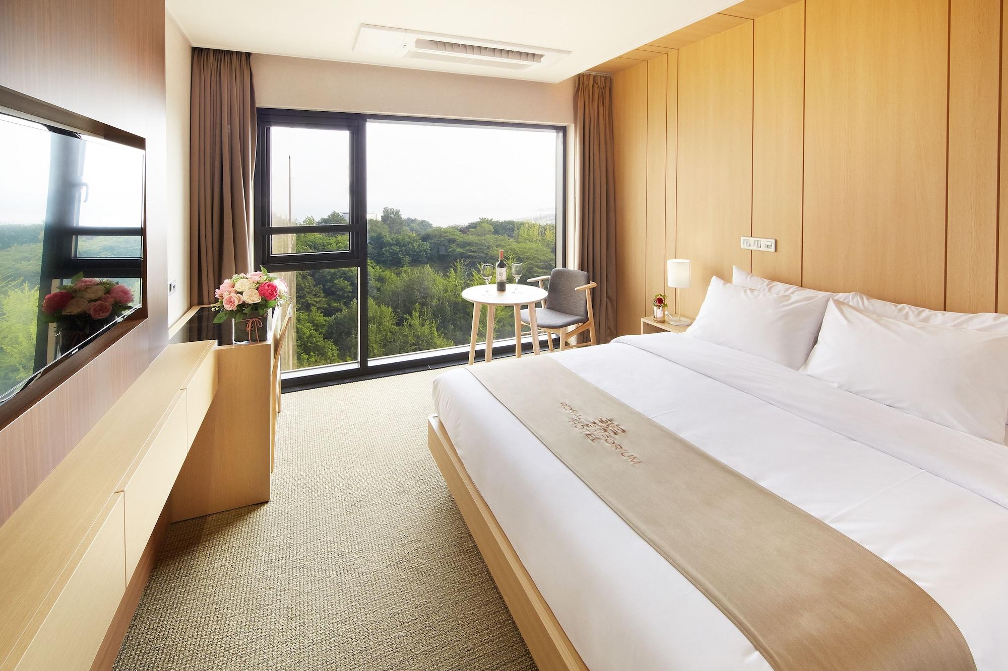 Hotel Royal Emporium Airport 4*