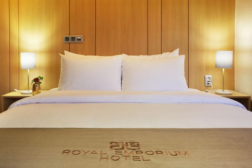 Hotel Royal Emporium Airport 4*