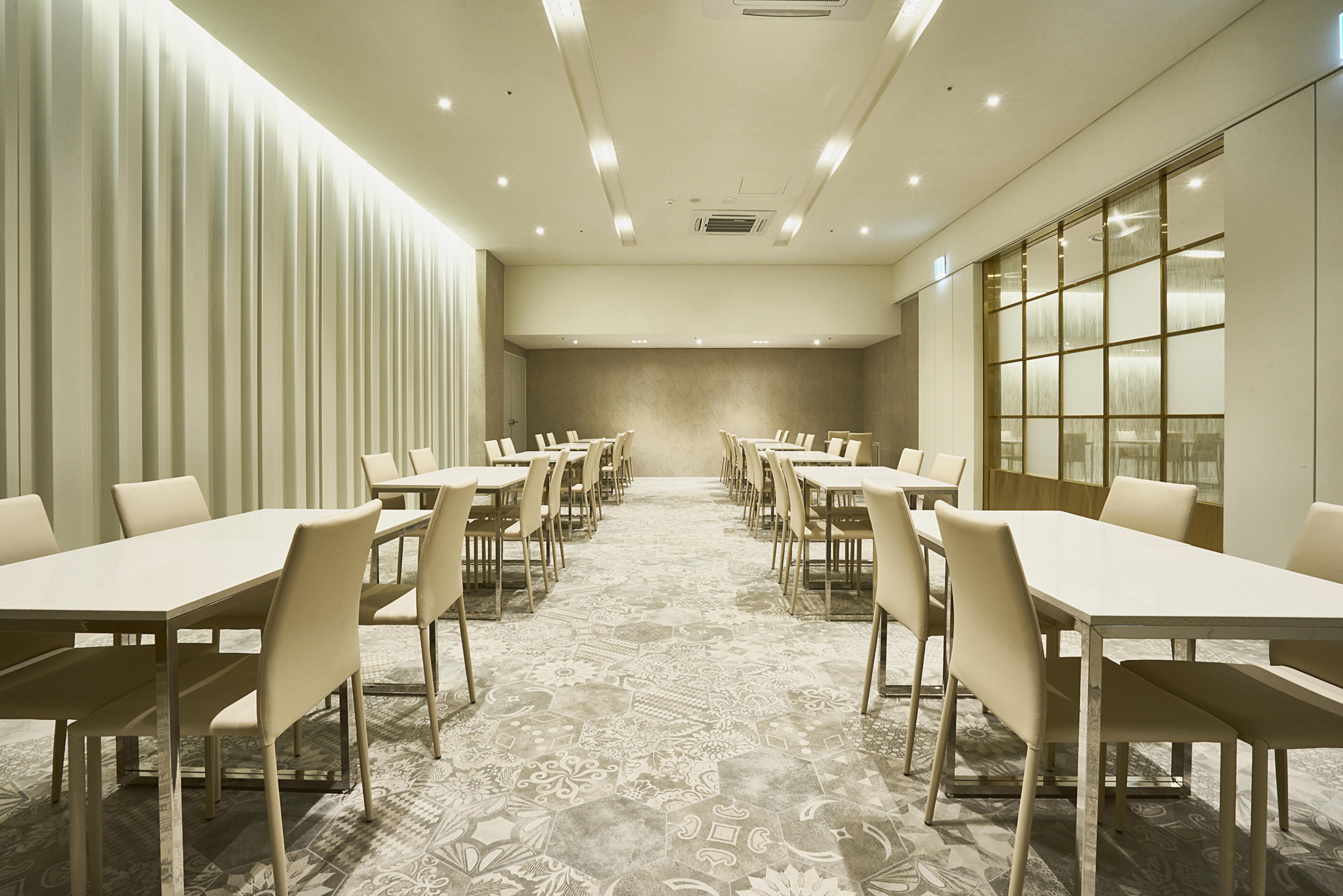 Royal Emporium Airport 4*