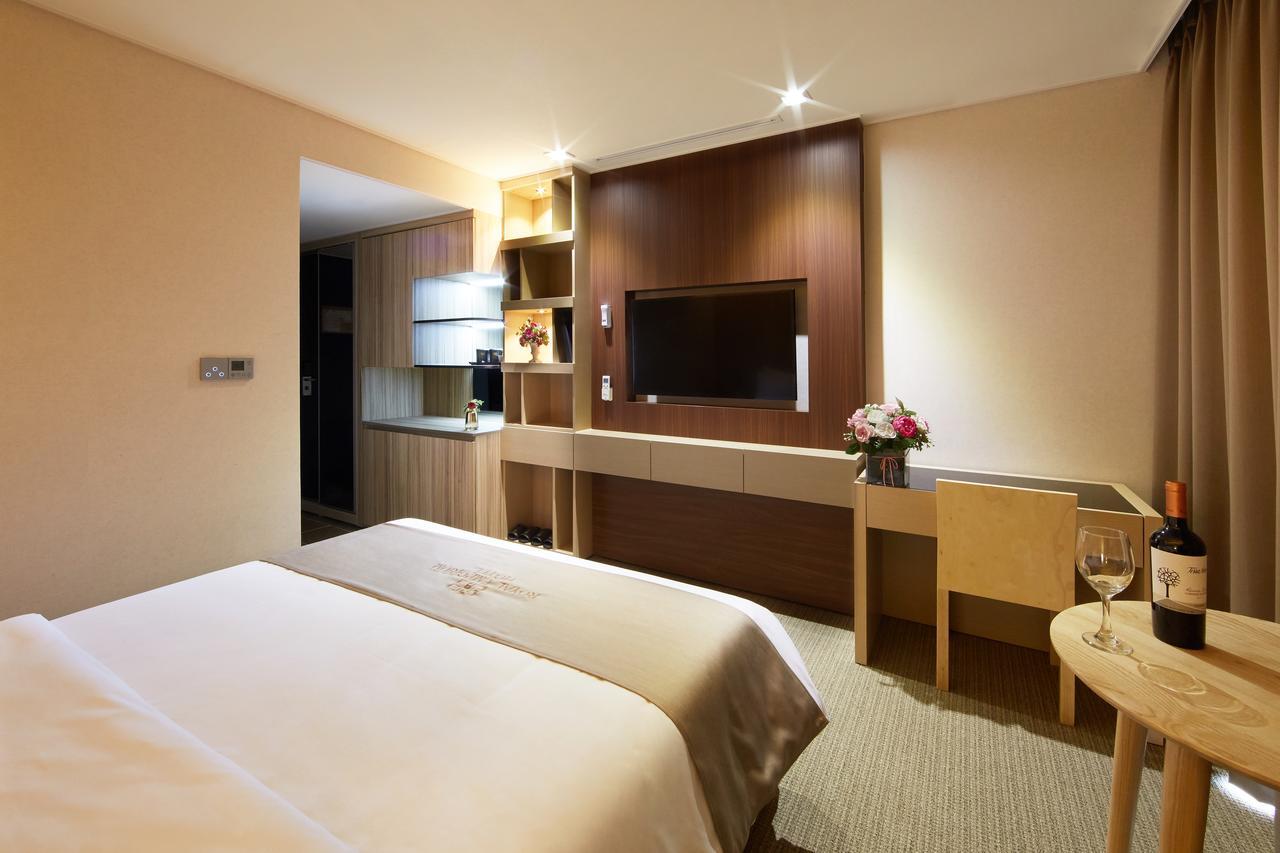 Royal Emporium Airport Hotel 4*